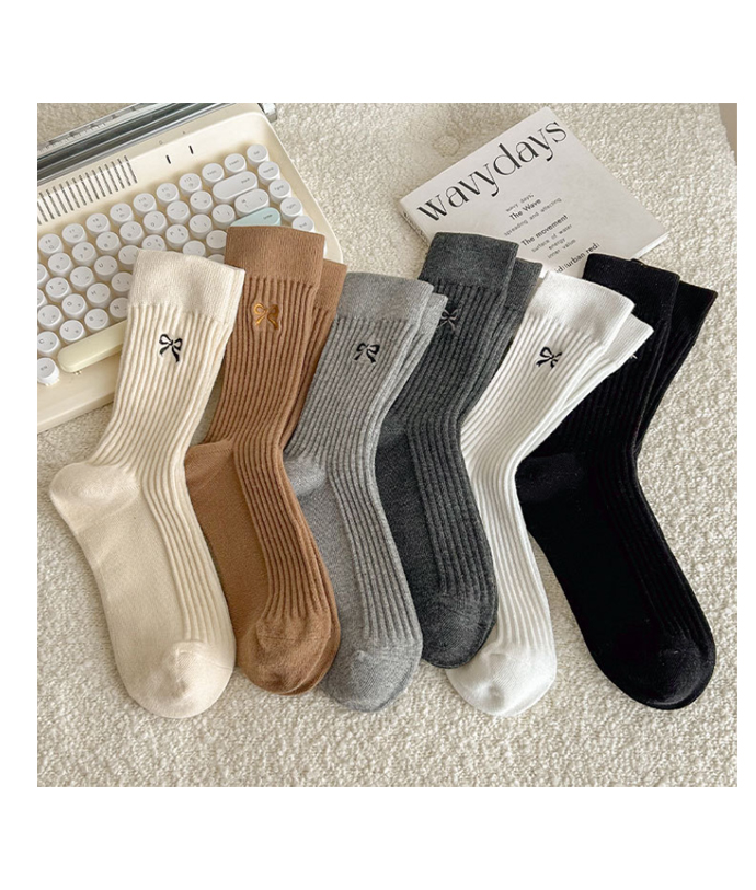 Womens Embroidered Ribbon Crew Socks