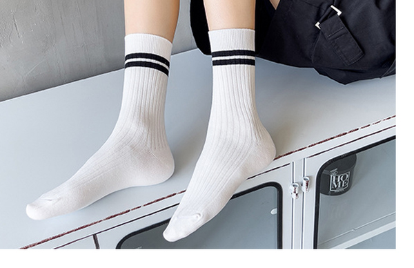 Women's Two-Stripe Point Line Socks