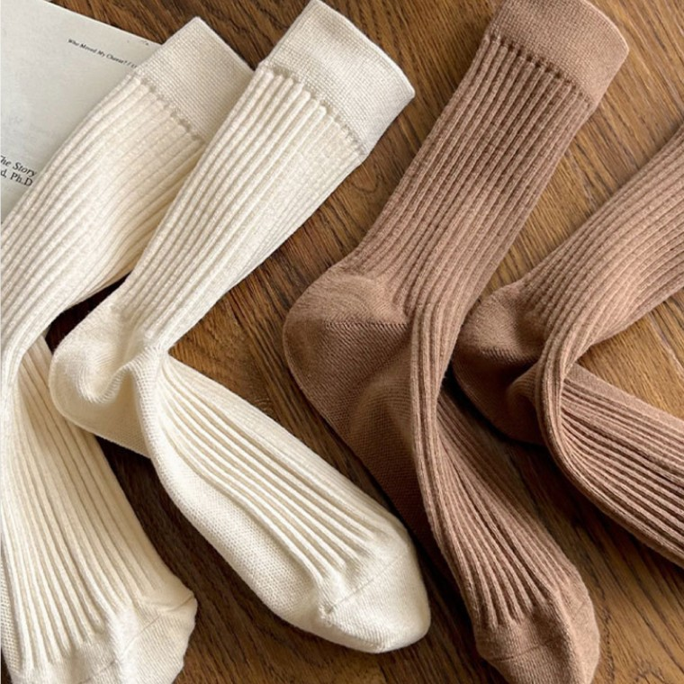 Women's Modern Simple Ribbed Mid-Calf Socks