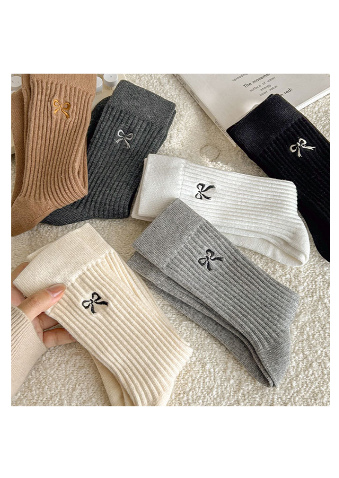 Womens Embroidered Ribbon Crew Socks