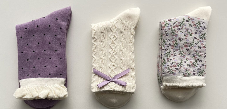 Flower Dot Ruffle Mid-Weight Socks