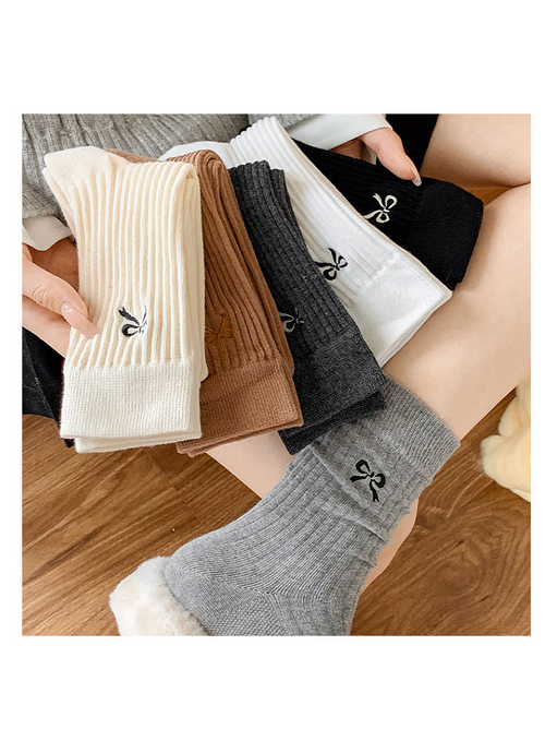 Womens Embroidered Ribbon Crew Socks