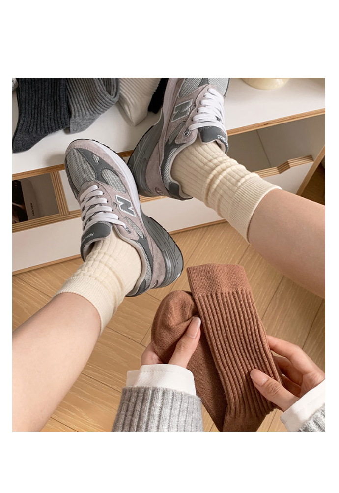 Women's Modern Simple Ribbed Mid-Calf Socks