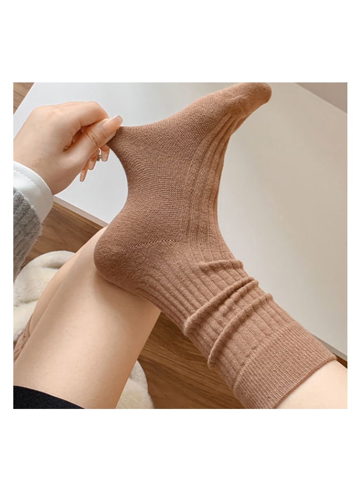 Womens Embroidered Ribbon Crew Socks