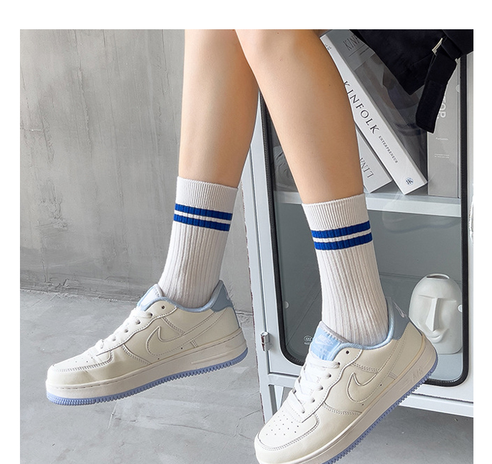 Women's Two-Stripe Point Line Socks