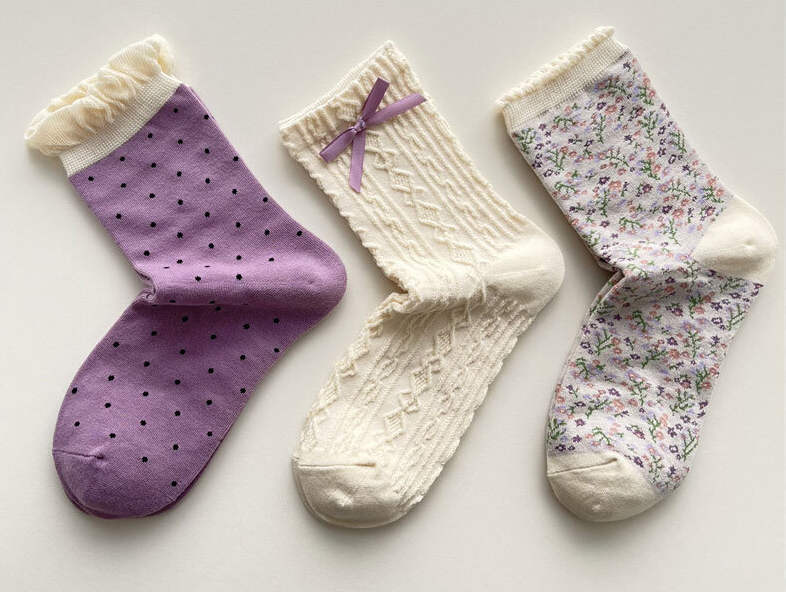 Flower Dot Ruffle Mid-Weight Socks