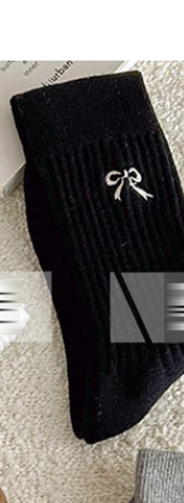 Womens Embroidered Ribbon Crew Socks