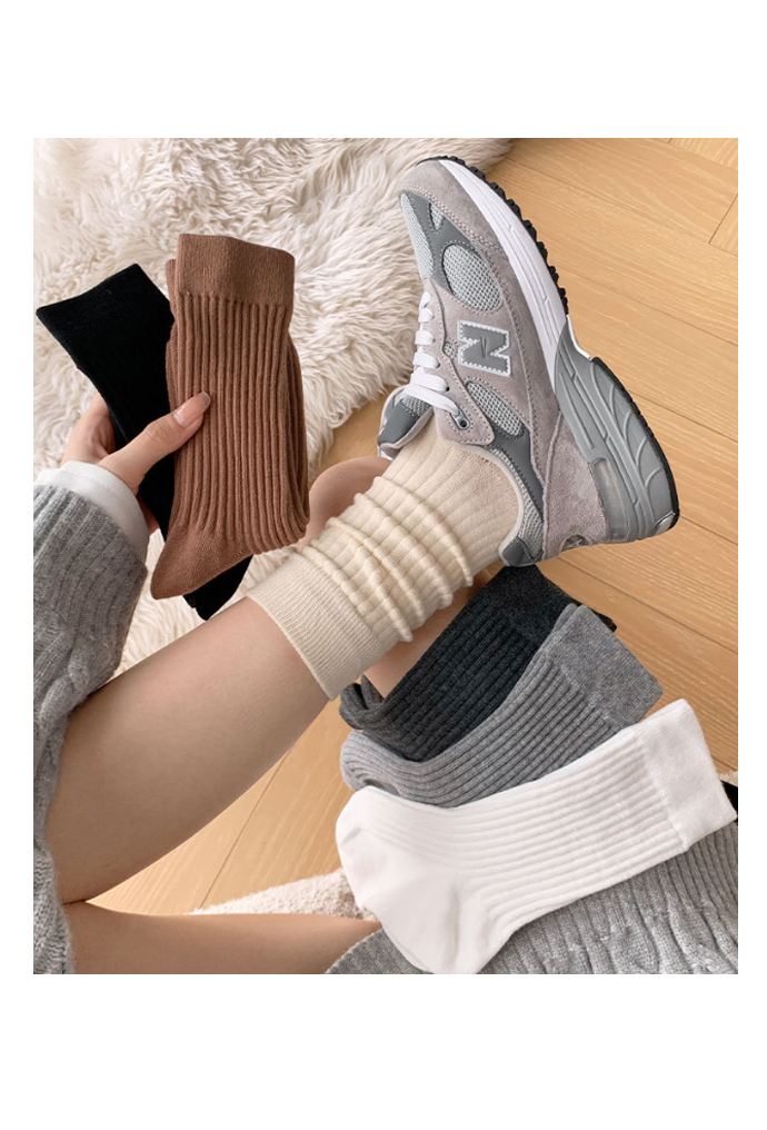 Women's Modern Simple Ribbed Mid-Calf Socks