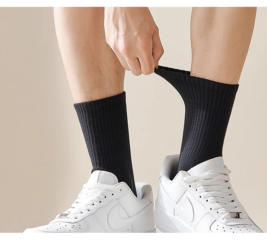 Seamless Unisex Ribbed Crew Socks