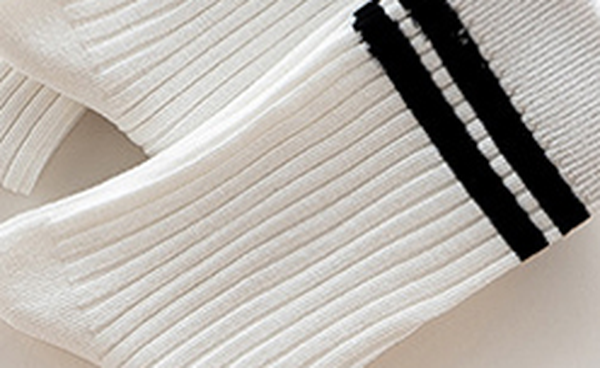 Women's Two-Stripe Point Line Socks