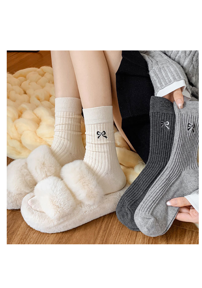 Womens Embroidered Ribbon Crew Socks