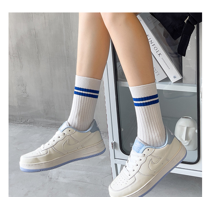 Women's Two-Stripe Point Line Socks