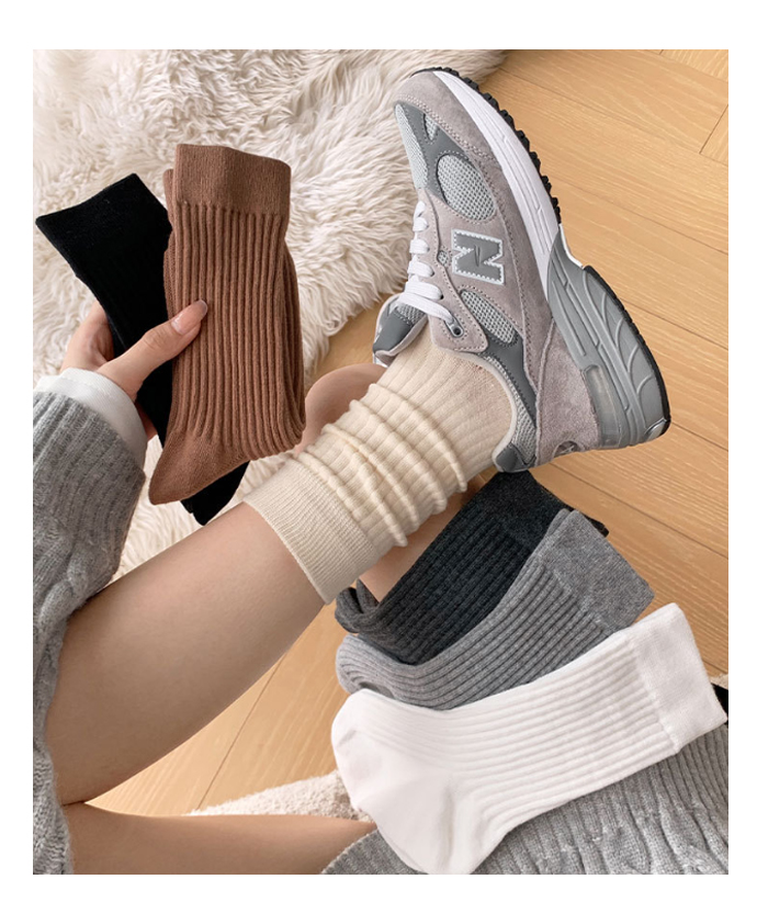 Women's Modern Simple Ribbed Mid-Calf Socks